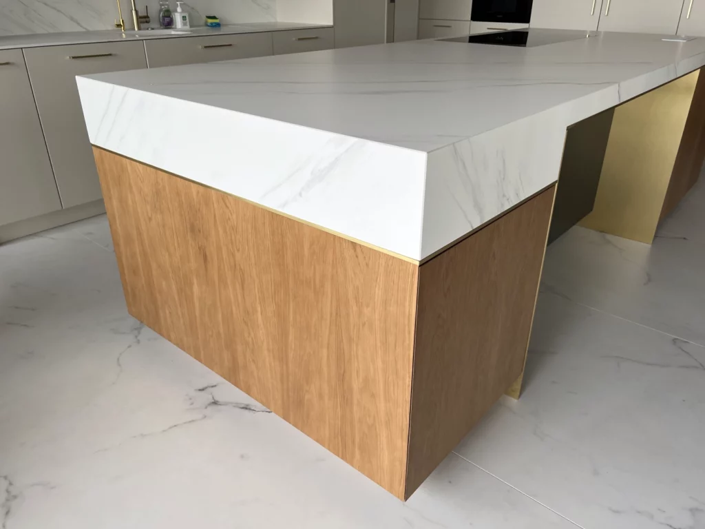 Nowoczesna luksusowa kuchnia blat i wyspa dębowa